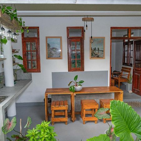 マータラ Cosynsurf Bed & Breakfast エクステリア 写真