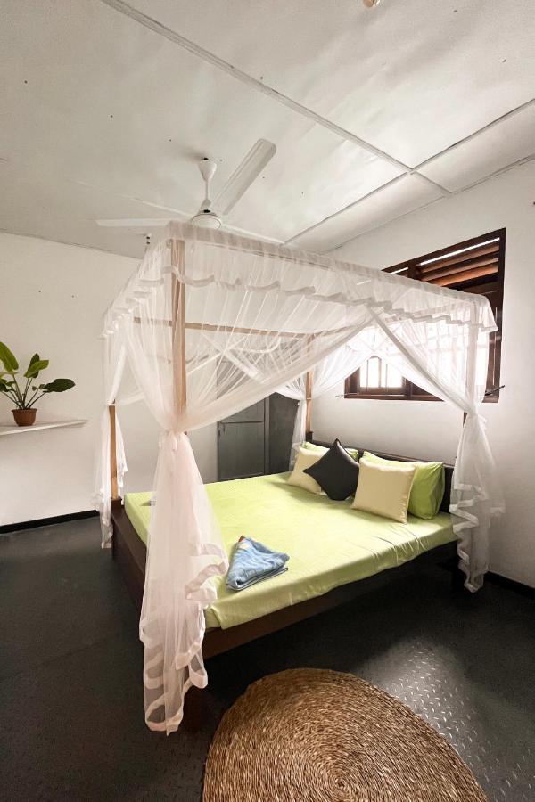マータラ Cosynsurf Bed & Breakfast エクステリア 写真